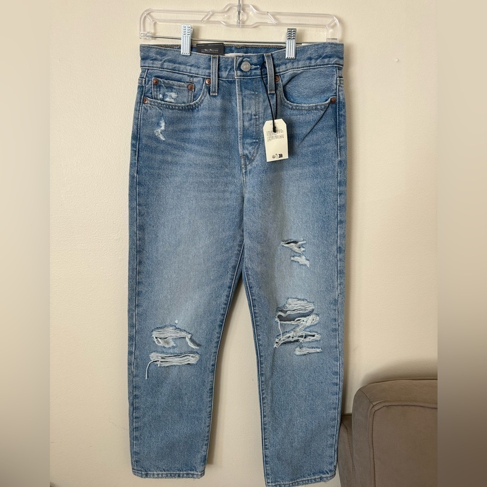 NWT Levi Jeans "Wedgie Straight" Lighter Wash Jeans